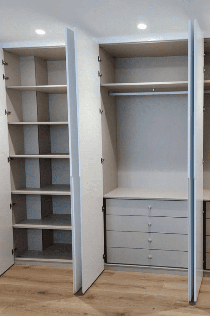 armario funcional con puertas Copy